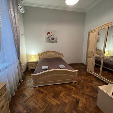 3 Rooms Apartments In The City Centr Lviv Kültér fotó
