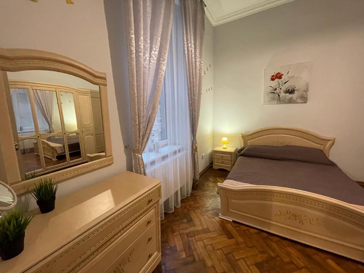 3 Rooms Apartments In The City Centr Lviv Kültér fotó
