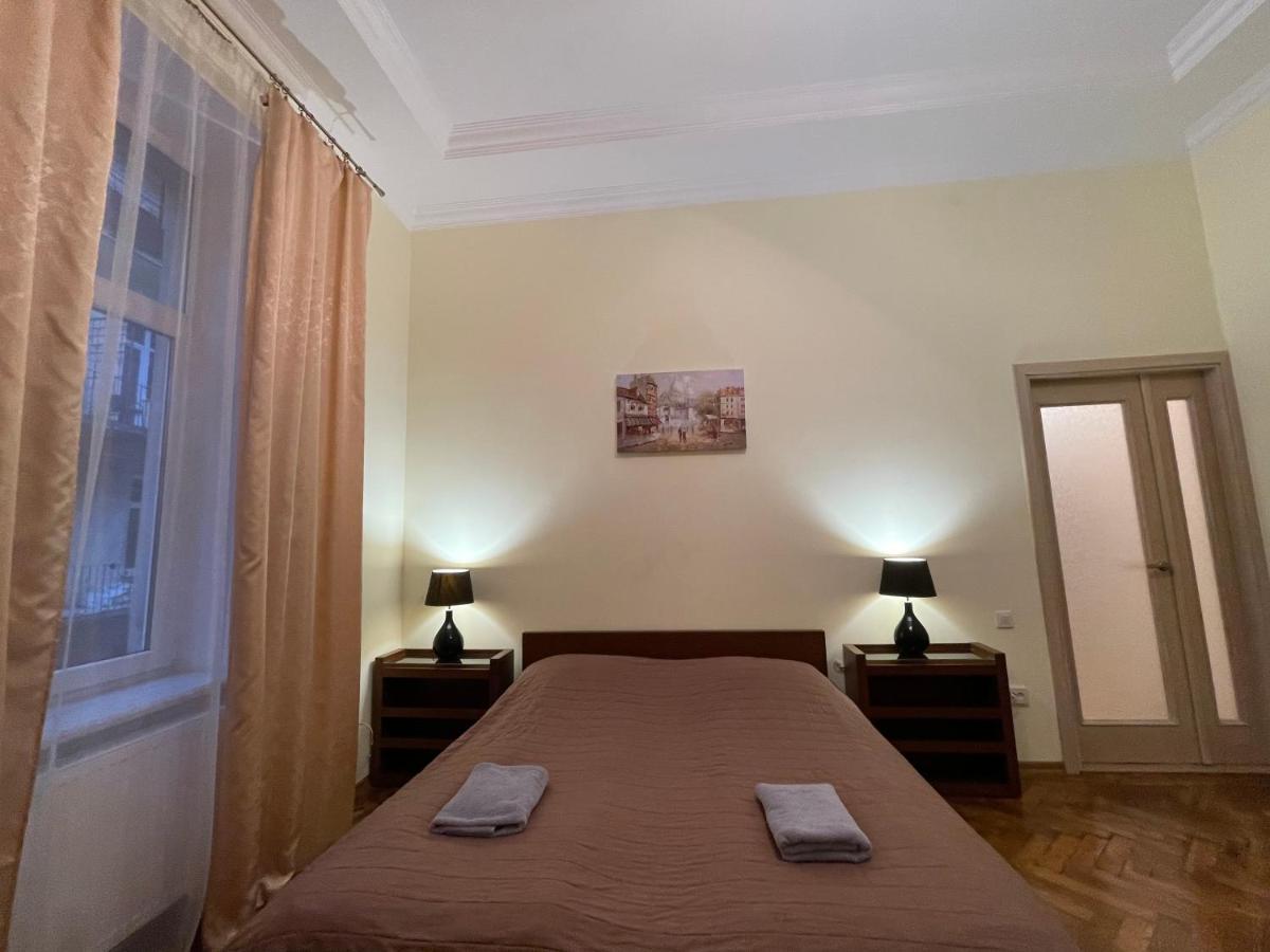 3 Rooms Apartments In The City Centr Lviv Kültér fotó