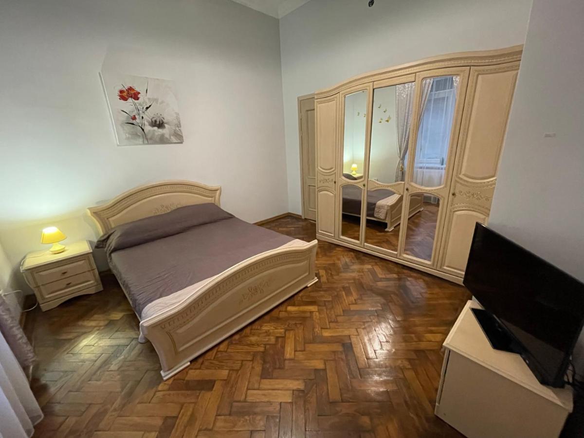 3 Rooms Apartments In The City Centr Lviv Kültér fotó