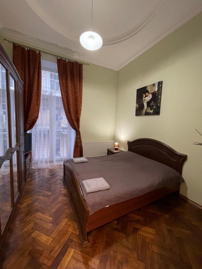 3 Rooms Apartments In The City Centr Lviv Kültér fotó