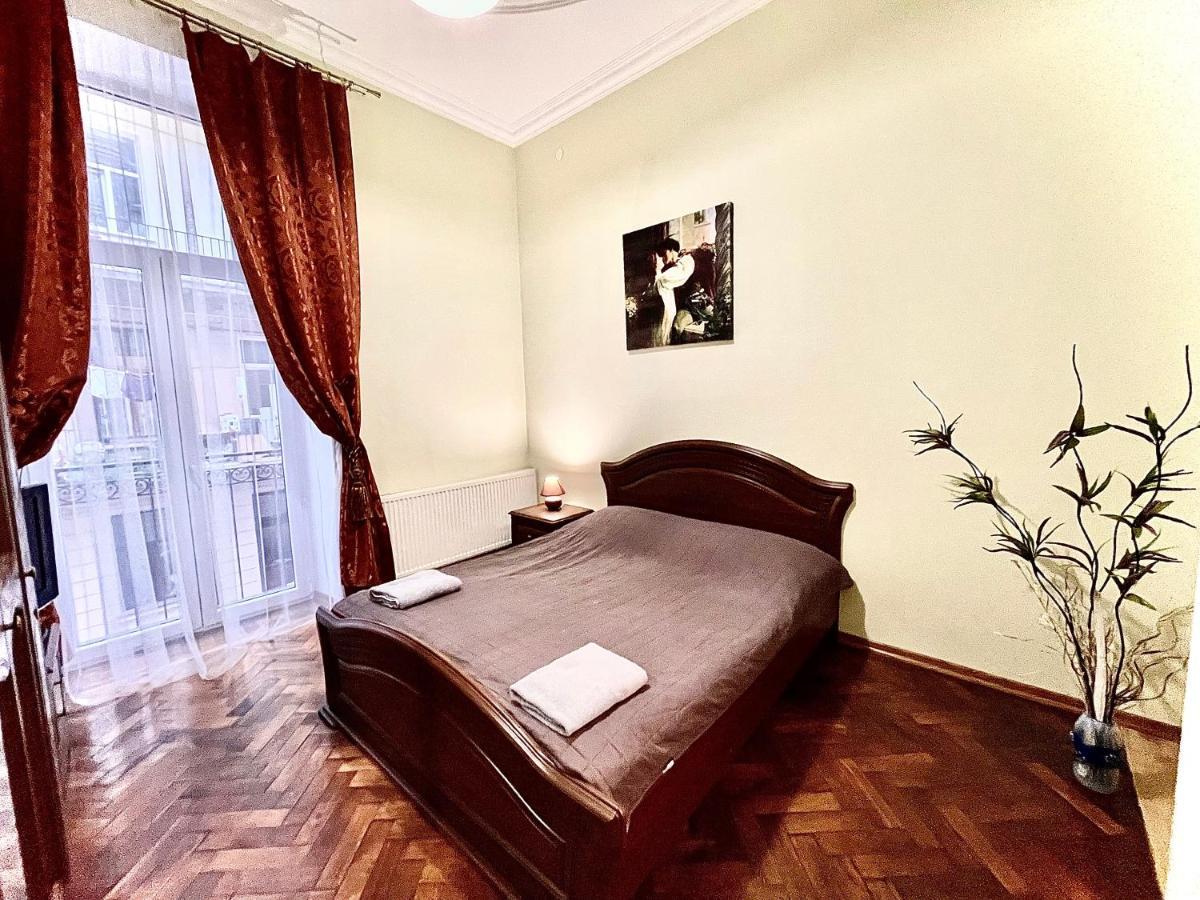 3 Rooms Apartments In The City Centr Lviv Kültér fotó