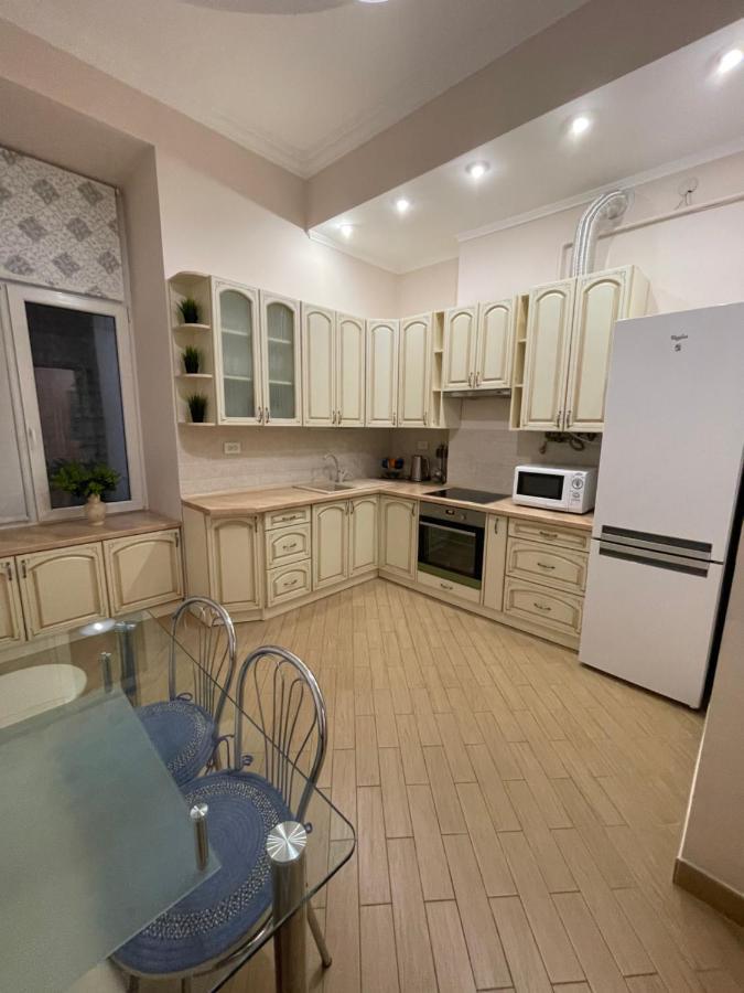 3 Rooms Apartments In The City Centr Lviv Kültér fotó