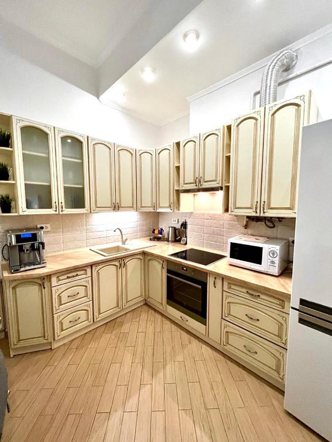 3 Rooms Apartments In The City Centr Lviv Kültér fotó