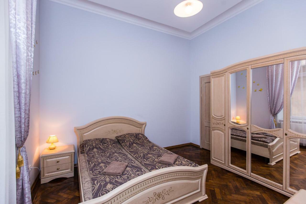 3 Rooms Apartments In The City Centr Lviv Kültér fotó
