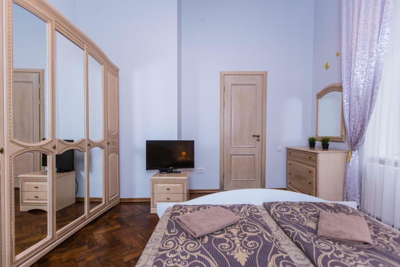 3 Rooms Apartments In The City Centr Lviv Kültér fotó