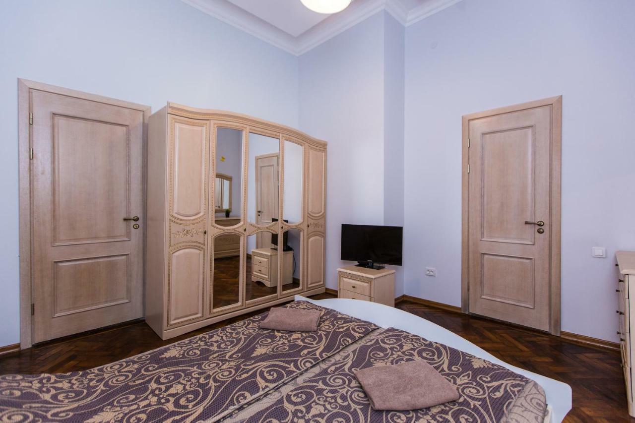 3 Rooms Apartments In The City Centr Lviv Kültér fotó