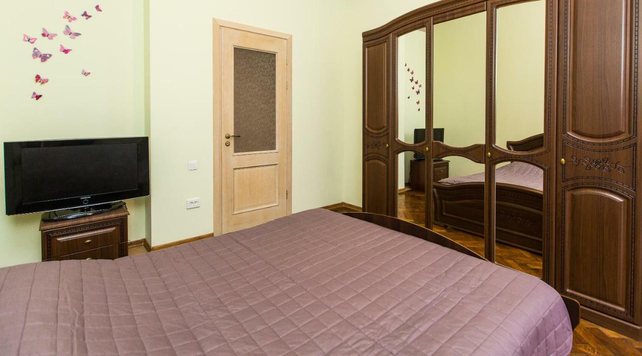 3 Rooms Apartments In The City Centr Lviv Kültér fotó