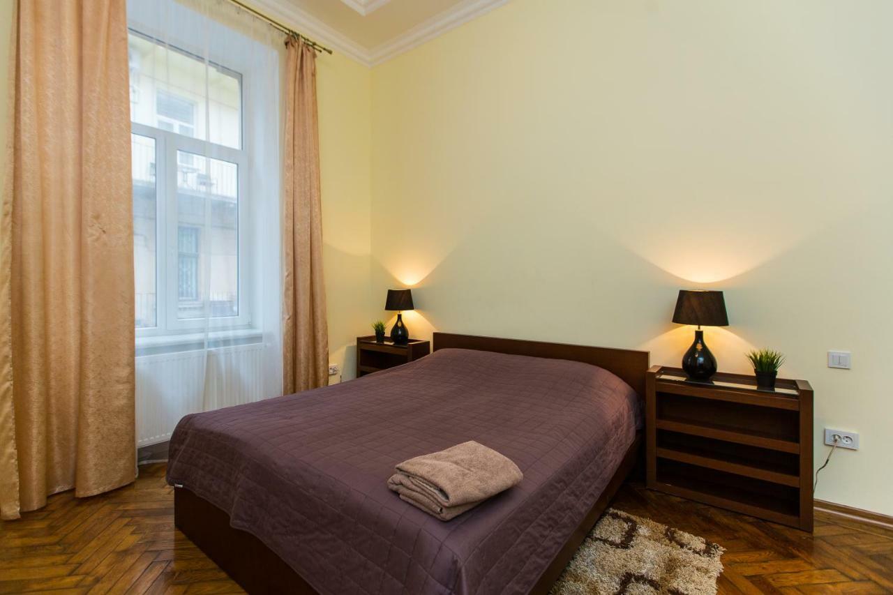 3 Rooms Apartments In The City Centr Lviv Kültér fotó