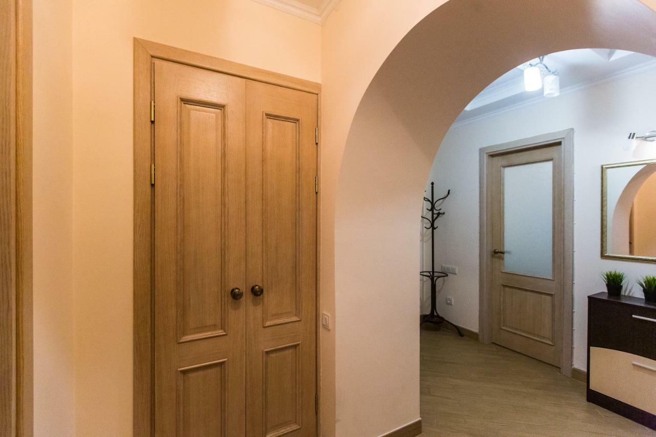 3 Rooms Apartments In The City Centr Lviv Kültér fotó