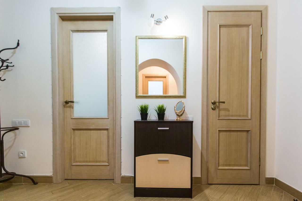 3 Rooms Apartments In The City Centr Lviv Kültér fotó