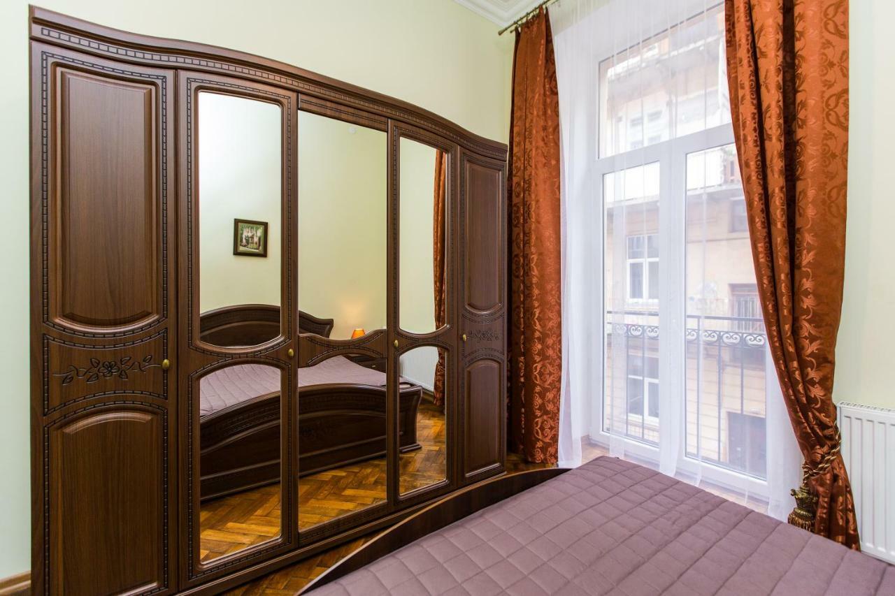 3 Rooms Apartments In The City Centr Lviv Kültér fotó