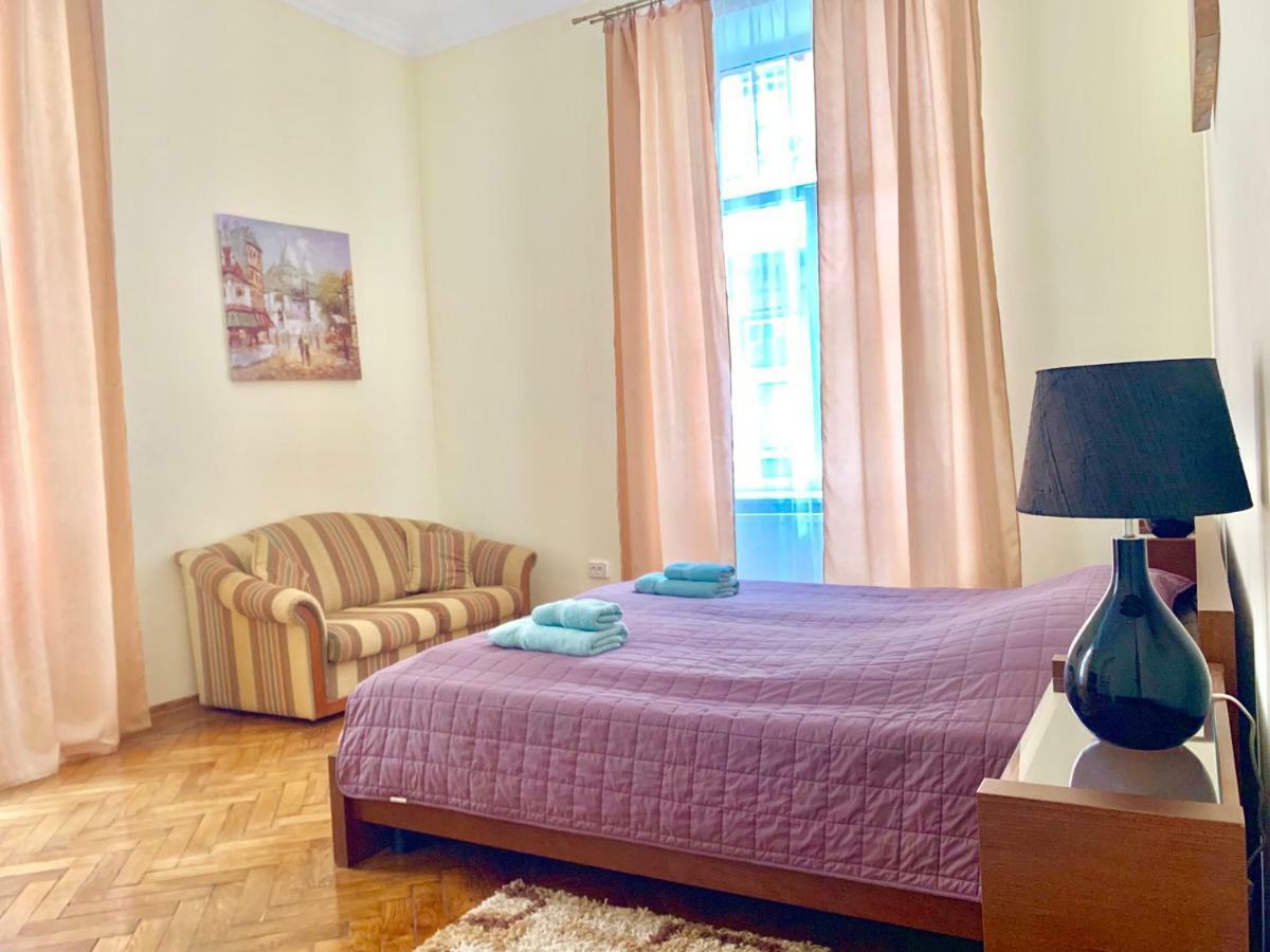 3 Rooms Apartments In The City Centr Lviv Kültér fotó