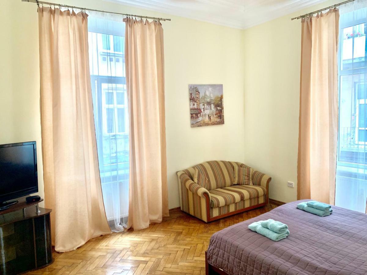 3 Rooms Apartments In The City Centr Lviv Kültér fotó