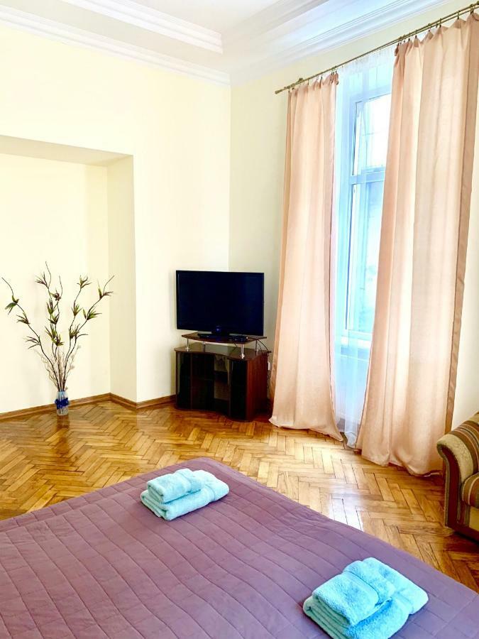 3 Rooms Apartments In The City Centr Lviv Kültér fotó